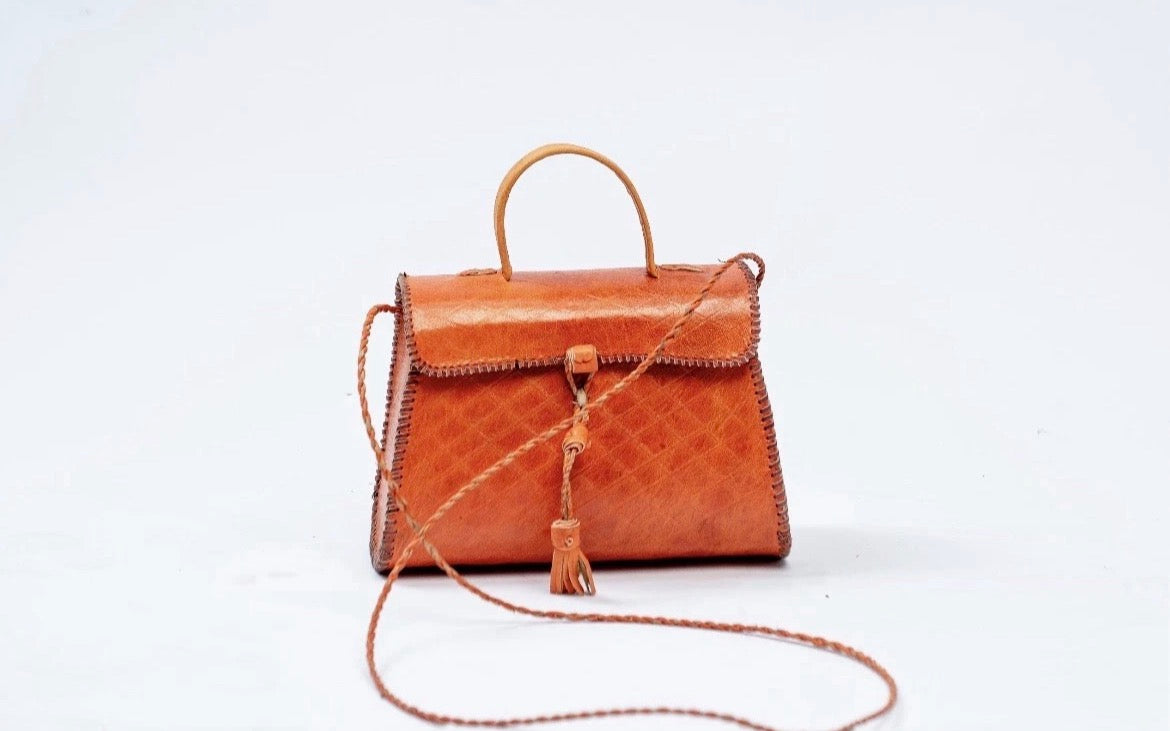 Handmade Brown Leather Crossbody Bag – Braided Strap, Rustic Artisan Purse.