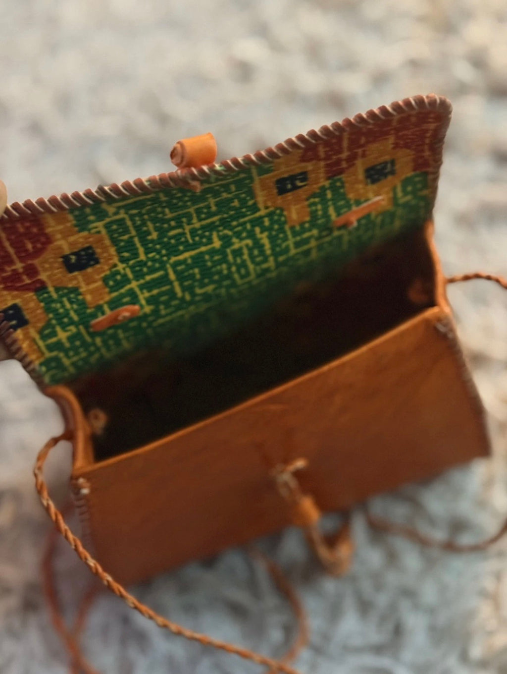 Handmade Brown Leather Crossbody Bag – Braided Strap, Rustic Artisan Purse.