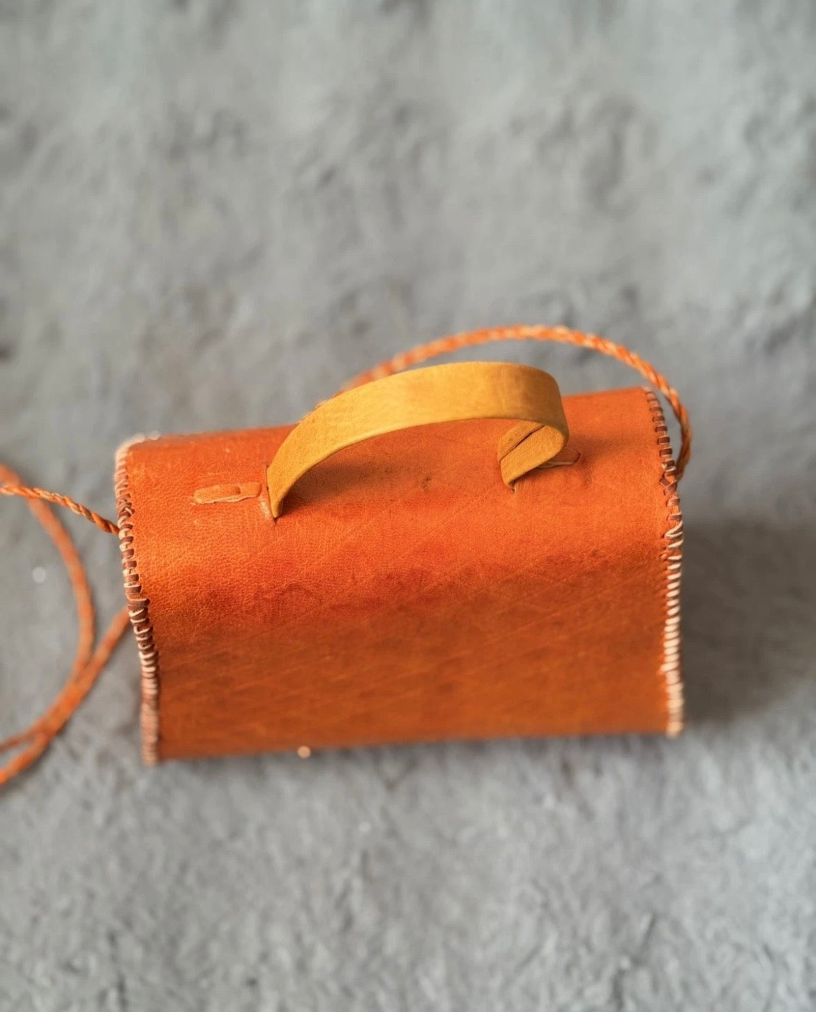 Handmade Brown Leather Crossbody Bag – Braided Strap, Rustic Artisan Purse.