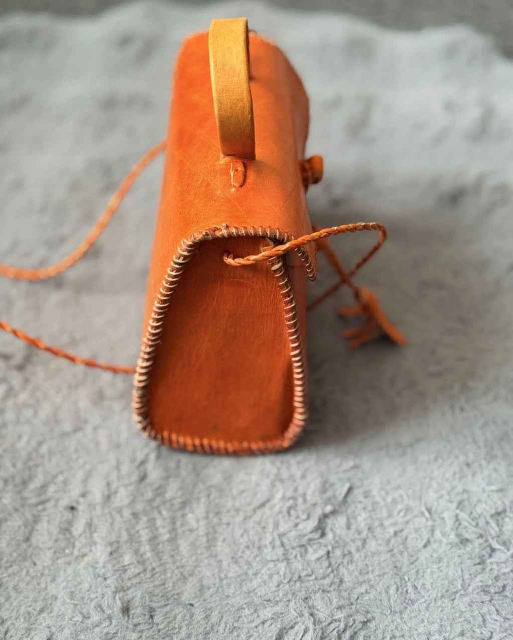 Handmade Brown Leather Crossbody Bag – Braided Strap, Rustic Artisan Purse.